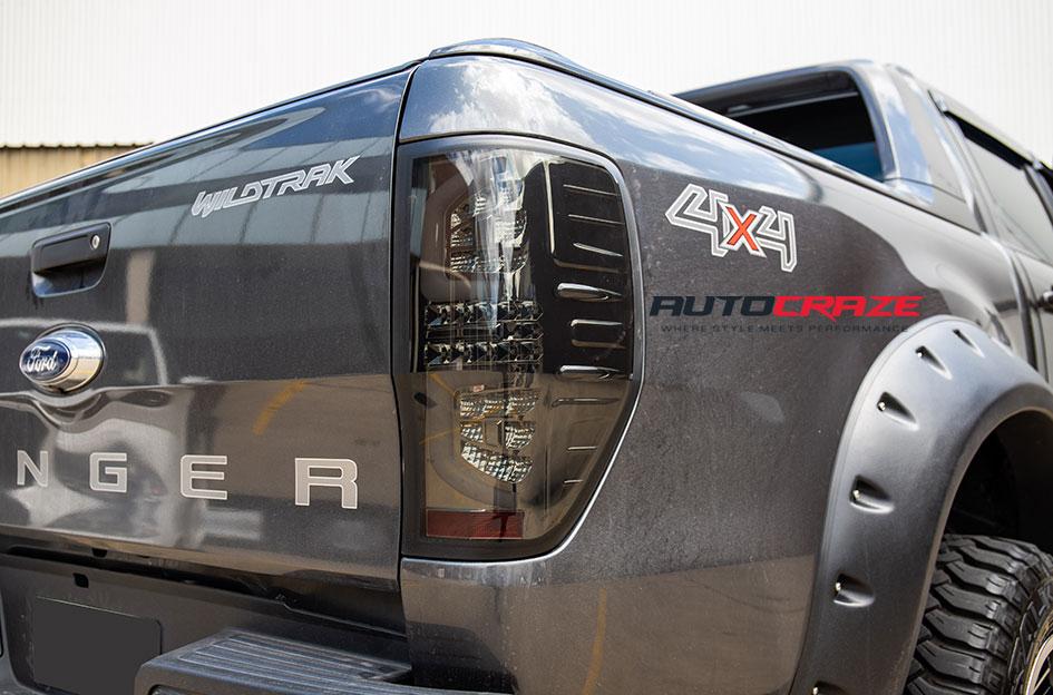 FORD RANGER MO202 GLOSS BLACK MACHINED CENTER WITH CHROME LIP
